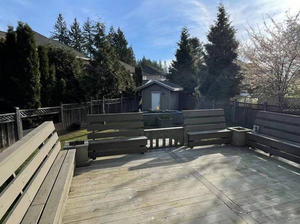 Surrey Fraser Heights 4 bedroom house for rent on Quiet Inner Street (Surrey)