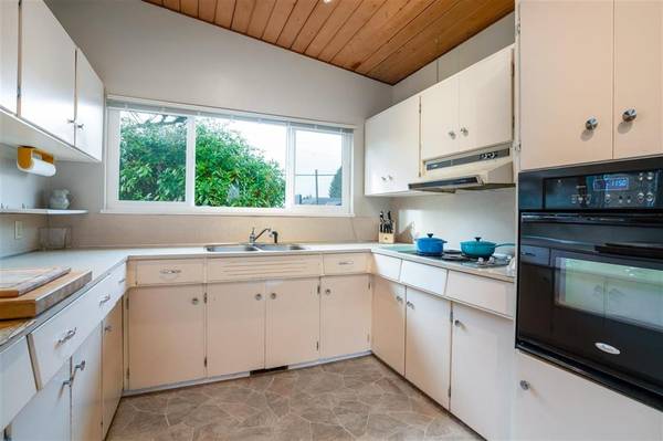 North Vancouver Upper Delbrook Stunning Family Home For Rent!!