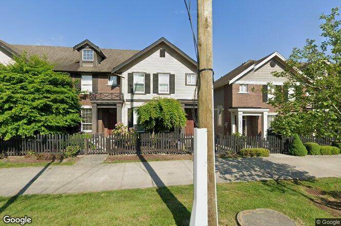 Willoughby Heights spacious 4Bed, 3Bath Half Duplex in Prime Location (Langley)