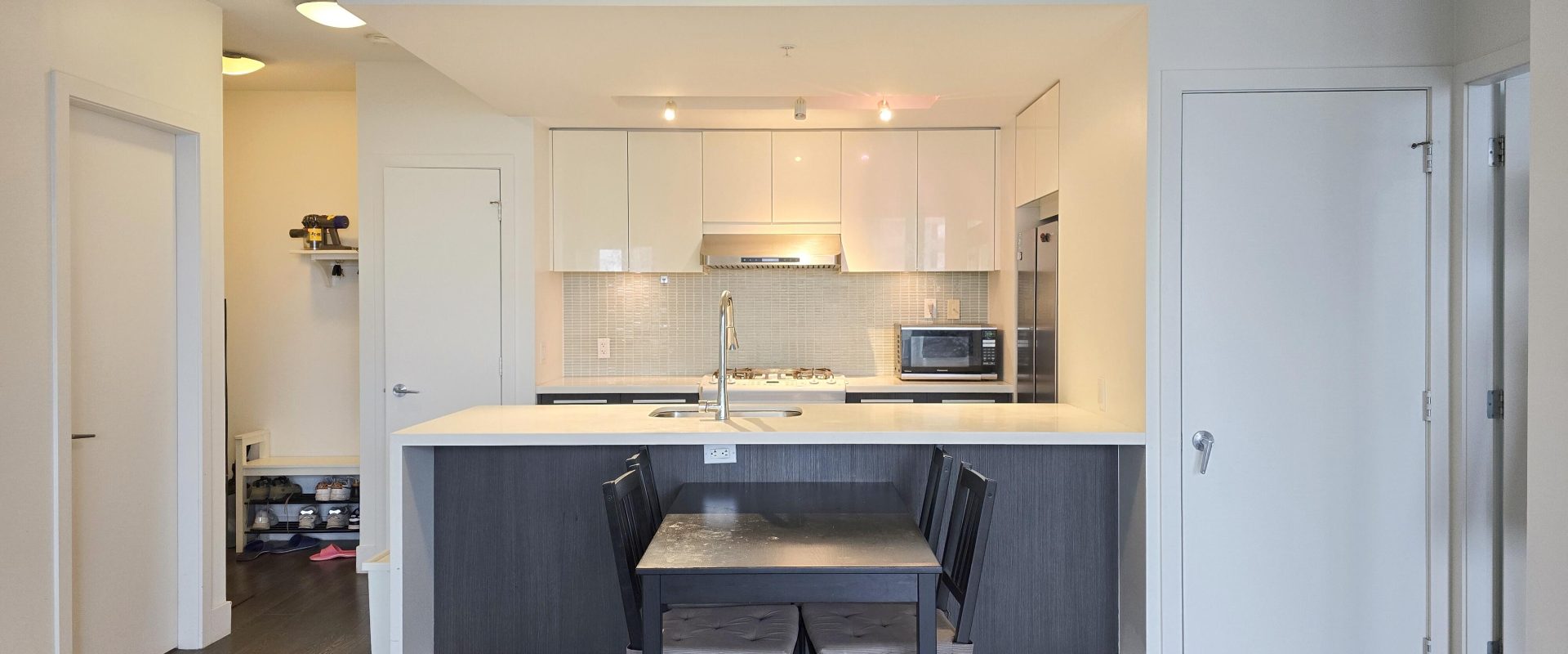 Burnaby Metrotown Burnaby Premium 2b2b & 1den Apartments