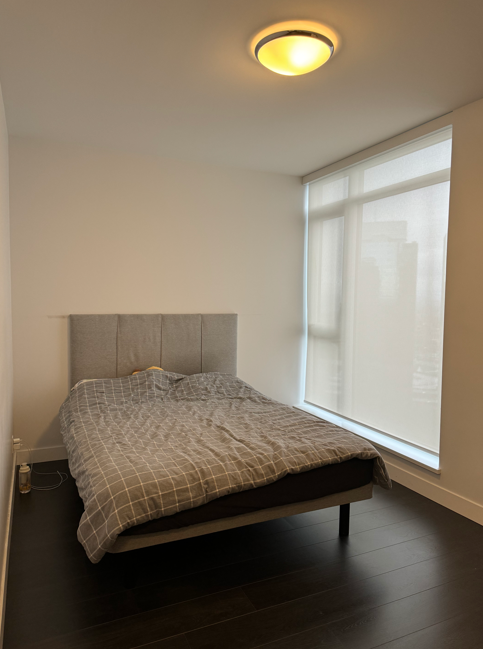 Luxury 2-Bedroom Condo Next to Metrotown SkyTrain For Rent!