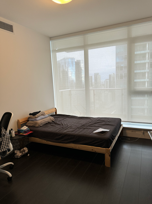 Luxury 2-Bedroom Condo Next to Metrotown SkyTrain For Rent!