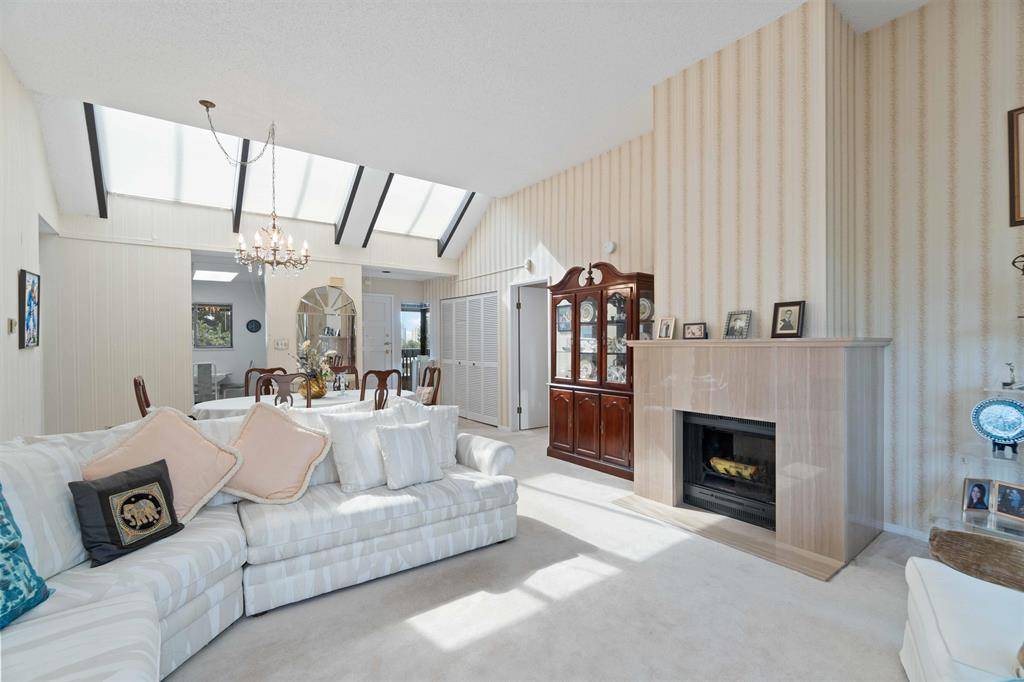 Langara Estates Spacious 3 Bd/2Ba Lake View Apartment For Rent