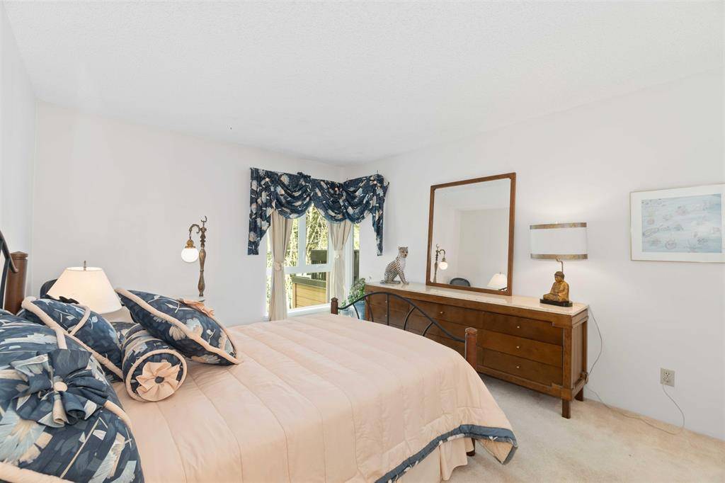 Langara Estates Spacious 3 Bd/2Ba Lake View Apartment For Rent