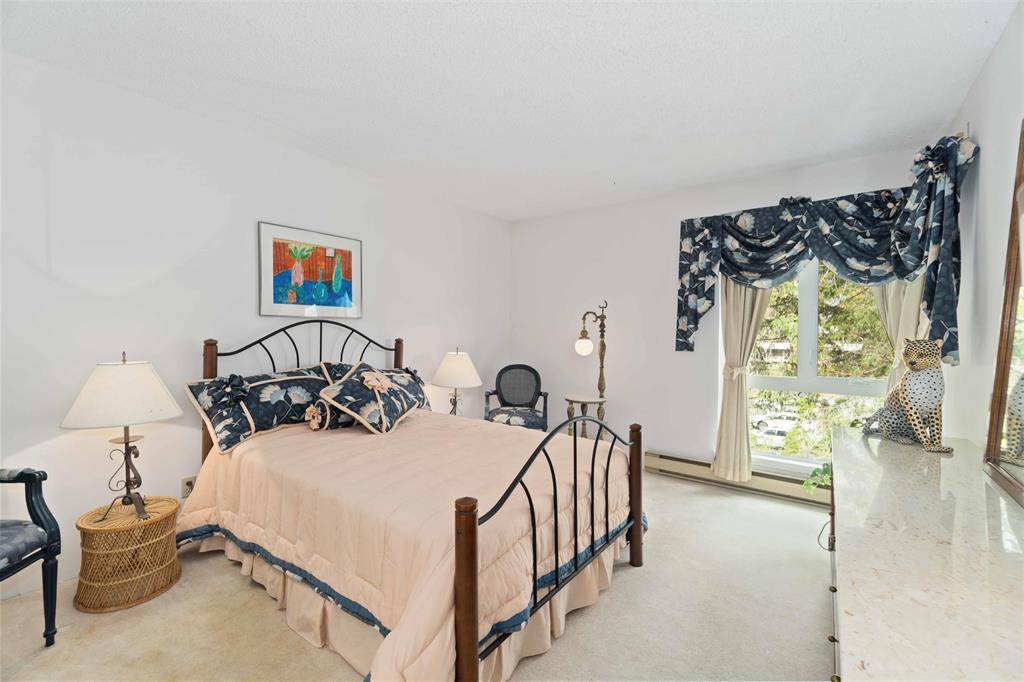 Langara Estates Spacious 3 Bd/2Ba Lake View Apartment For Rent