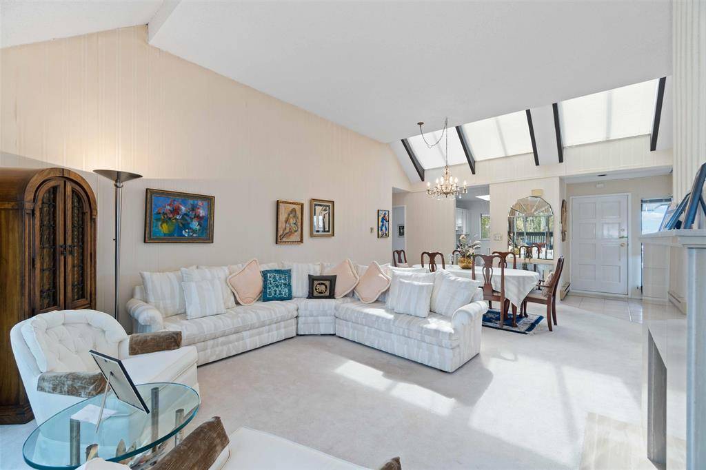 Langara Estates Spacious 3 Bd/2Ba Lake View Apartment For Rent