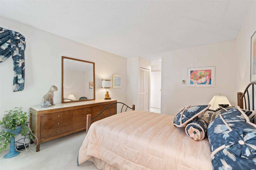 Langara Estates Spacious 3 Bd/2Ba Lake View Apartment For Rent