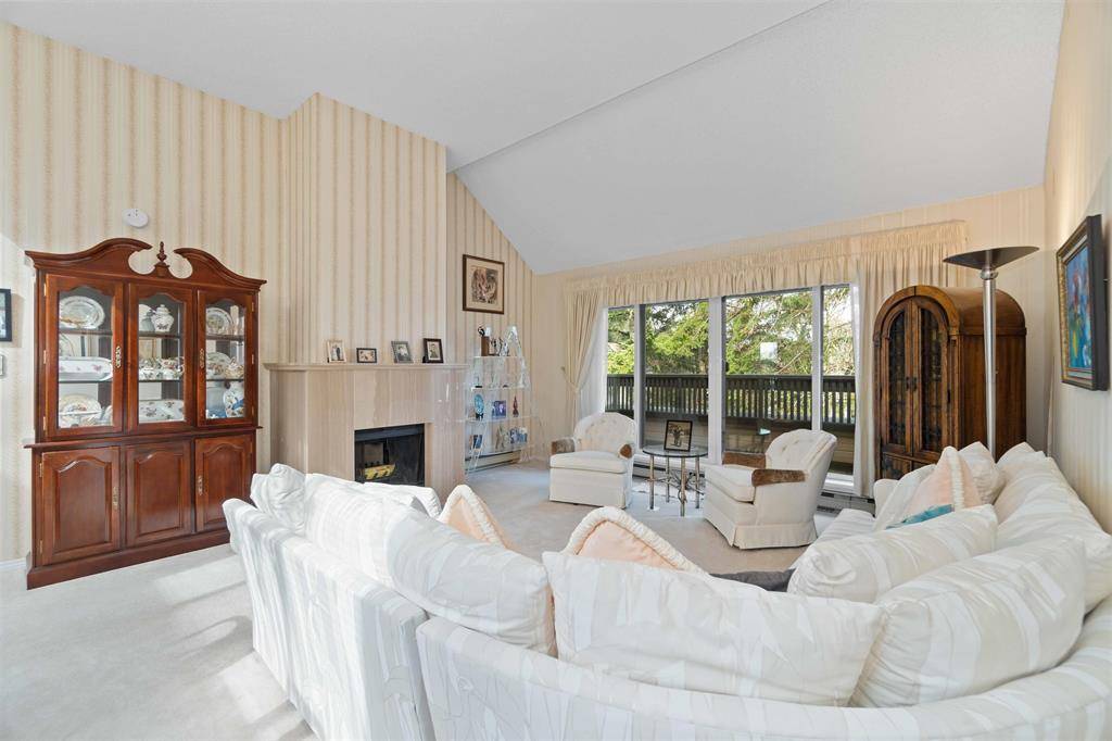 Langara Estates Spacious 3 Bd/2Ba Lake View Apartment For Rent