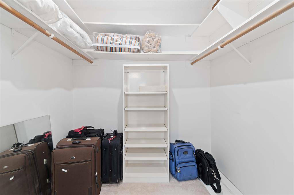Langara Estates Spacious 3 Bd/2Ba Lake View Apartment For Rent