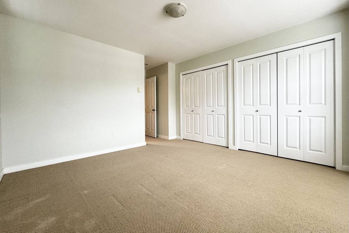 Closed to Richmond Center Spacious 3Bd/3Ba Duplex Home For Rent