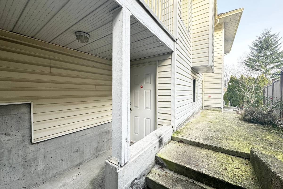 Coquitlam 2br/1ba House, Walking distance to Coquitlam Centre