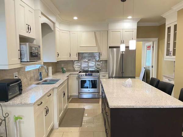 Richmond Broadmoor Well-Maintained Two Stories Fully Furnished House