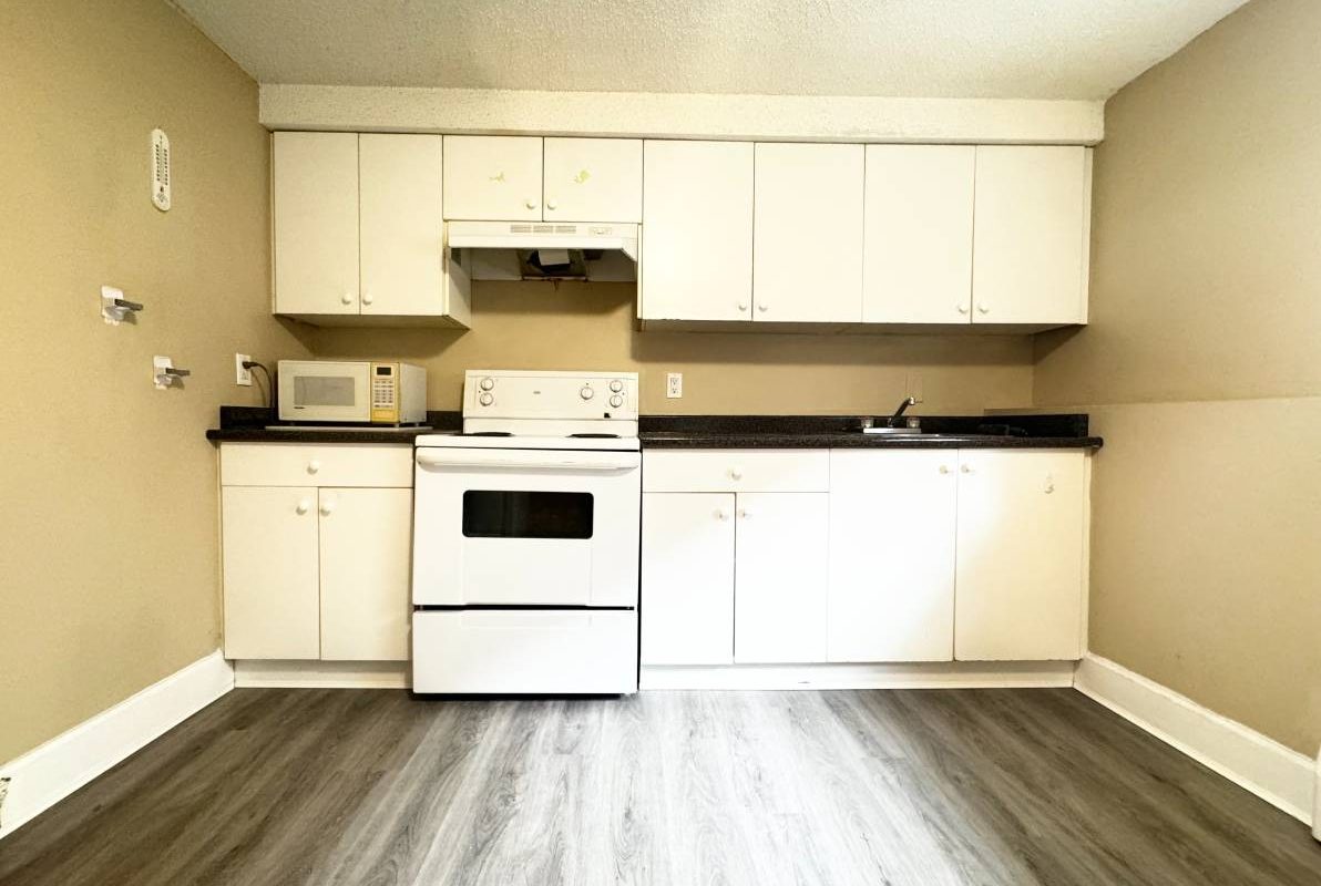 Coquitlam 2br/1ba House, Walking distance to Coquitlam Centre