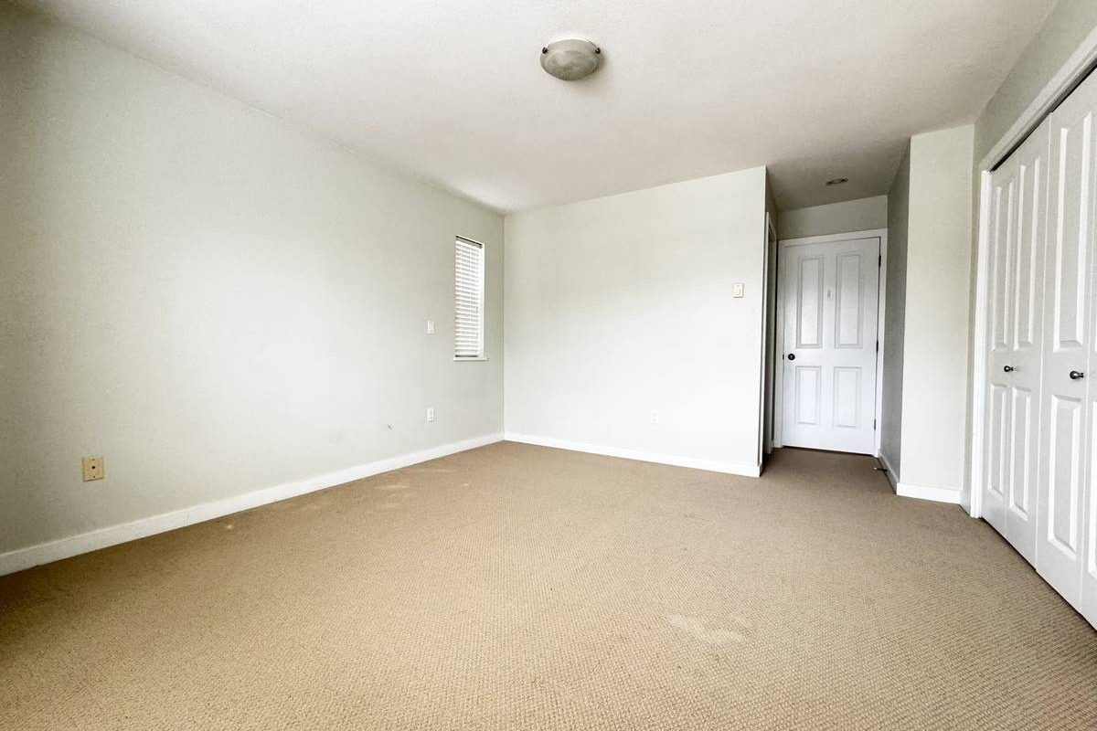 Closed to Richmond Center Spacious 3Bd/3Ba Duplex Home For Rent