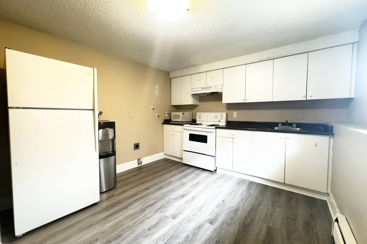 Coquitlam 2br/1ba House, Walking distance to Coquitlam Centre