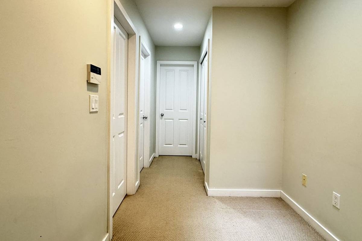 Closed to Richmond Center Spacious 3Bd/3Ba Duplex Home For Rent