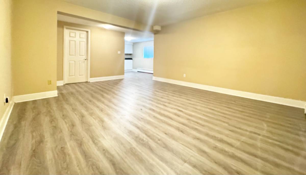 Coquitlam 2br/1ba House, Walking distance to Coquitlam Centre