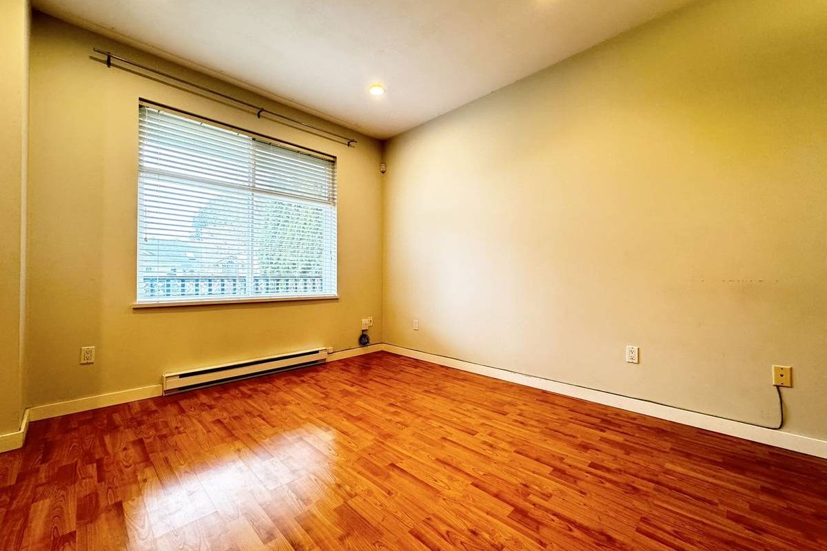 Closed to Richmond Center Spacious 3Bd/3Ba Duplex Home For Rent