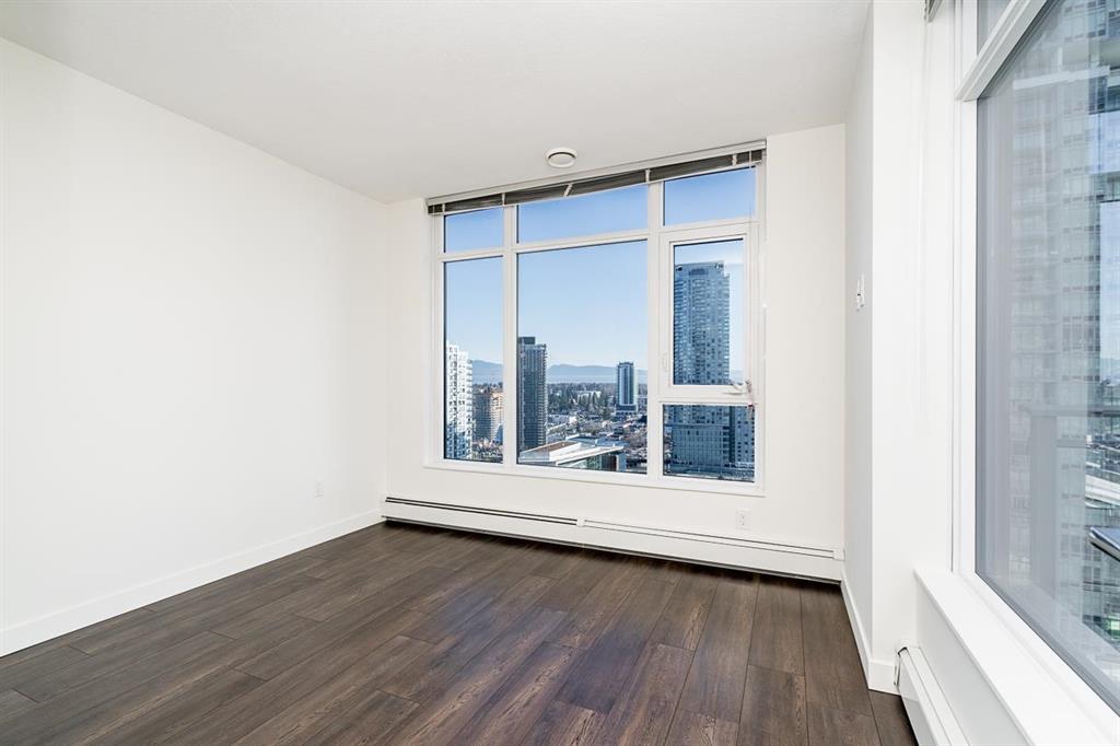 Stunning Upper Unit with Breathtaking Mountain Views in North Surrey