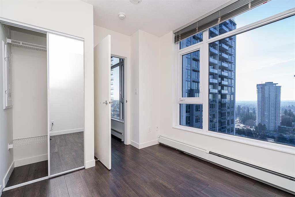 Stunning Upper Unit with Breathtaking Mountain Views in North Surrey