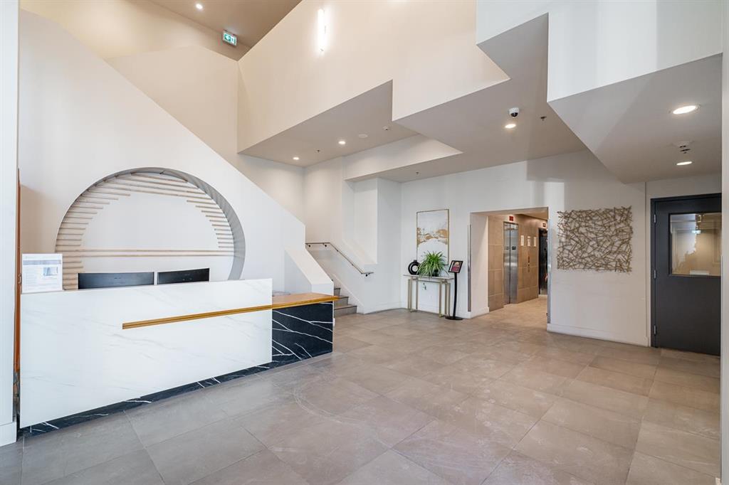 Stunning Upper Unit with Breathtaking Mountain Views in North Surrey