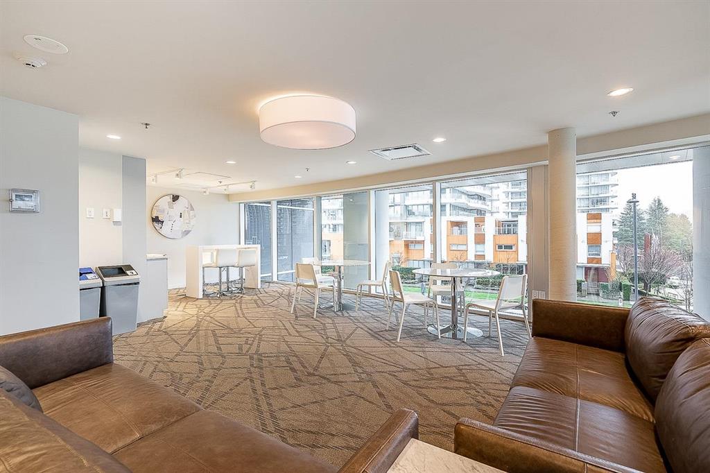 Stunning Upper Unit with Breathtaking Mountain Views in North Surrey