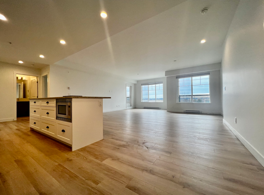 Langley Willoughby 2 Bedroom/2 Bathroom + Den Brand New Luxury Condo