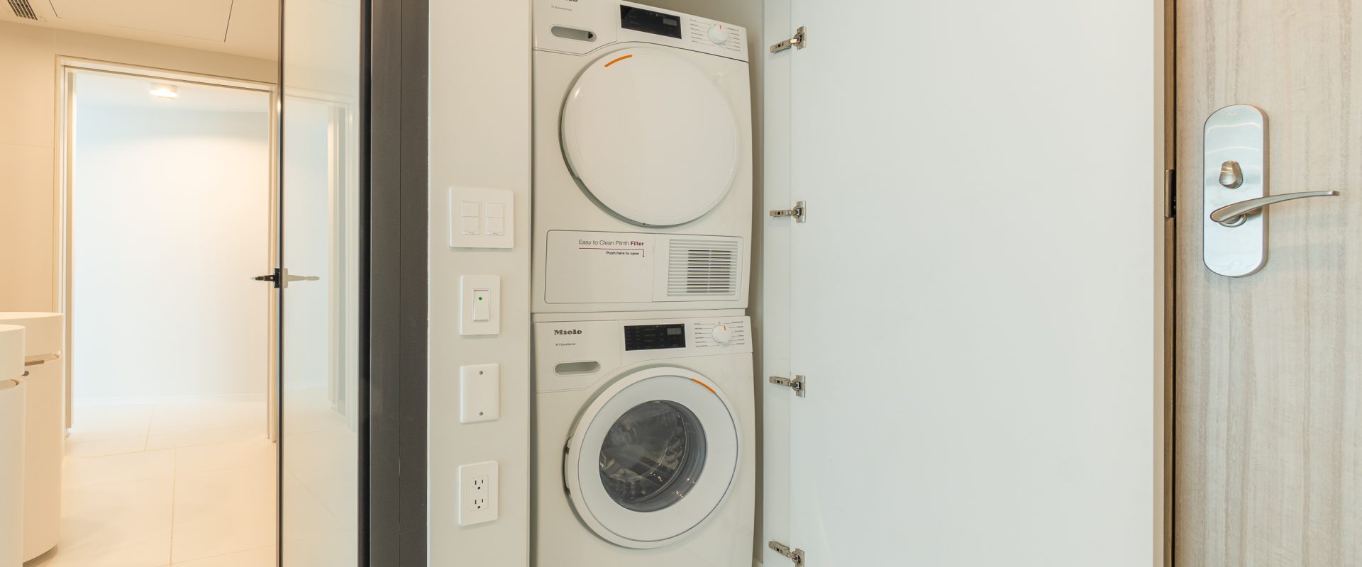 A Landmark of Luxury in Downtown Vancouver Brand New 2br/2ba For Rent!