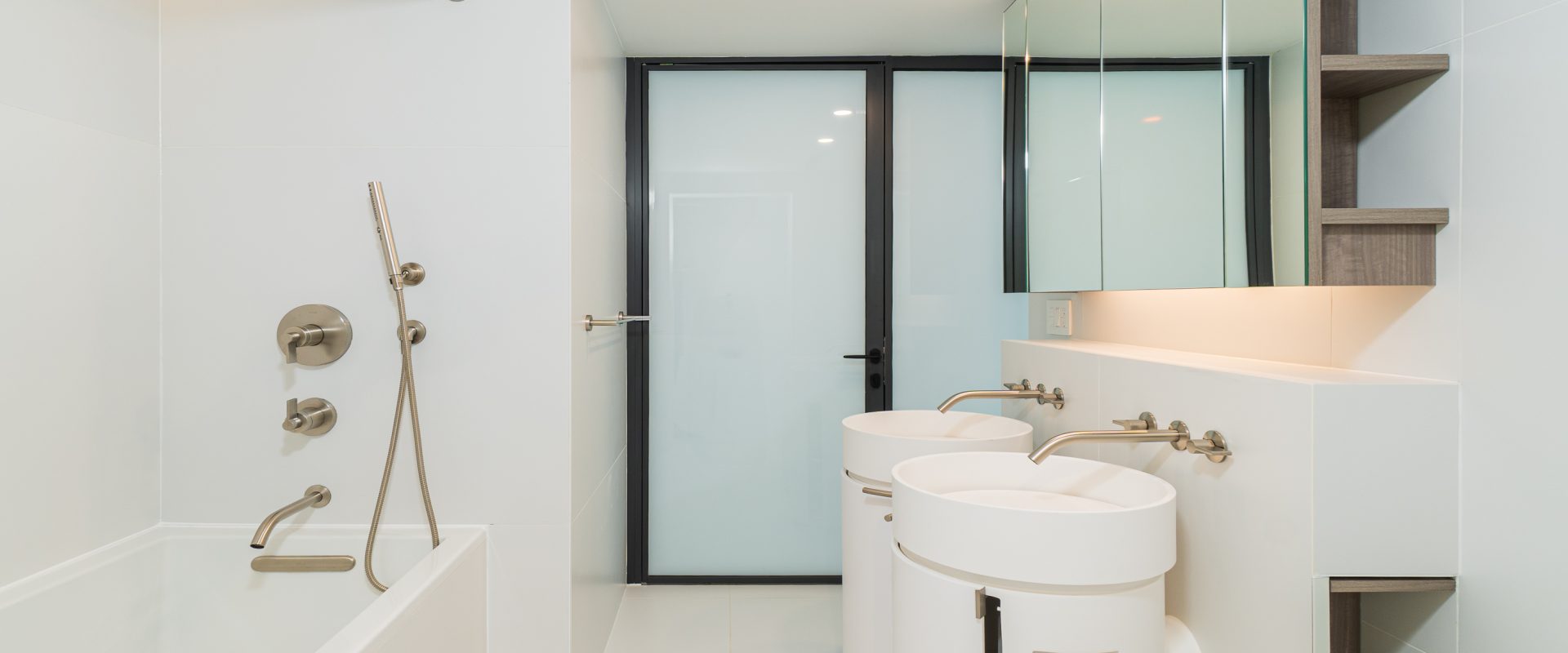 A Landmark of Luxury in Downtown Vancouver Brand New 2br/2ba For Rent!