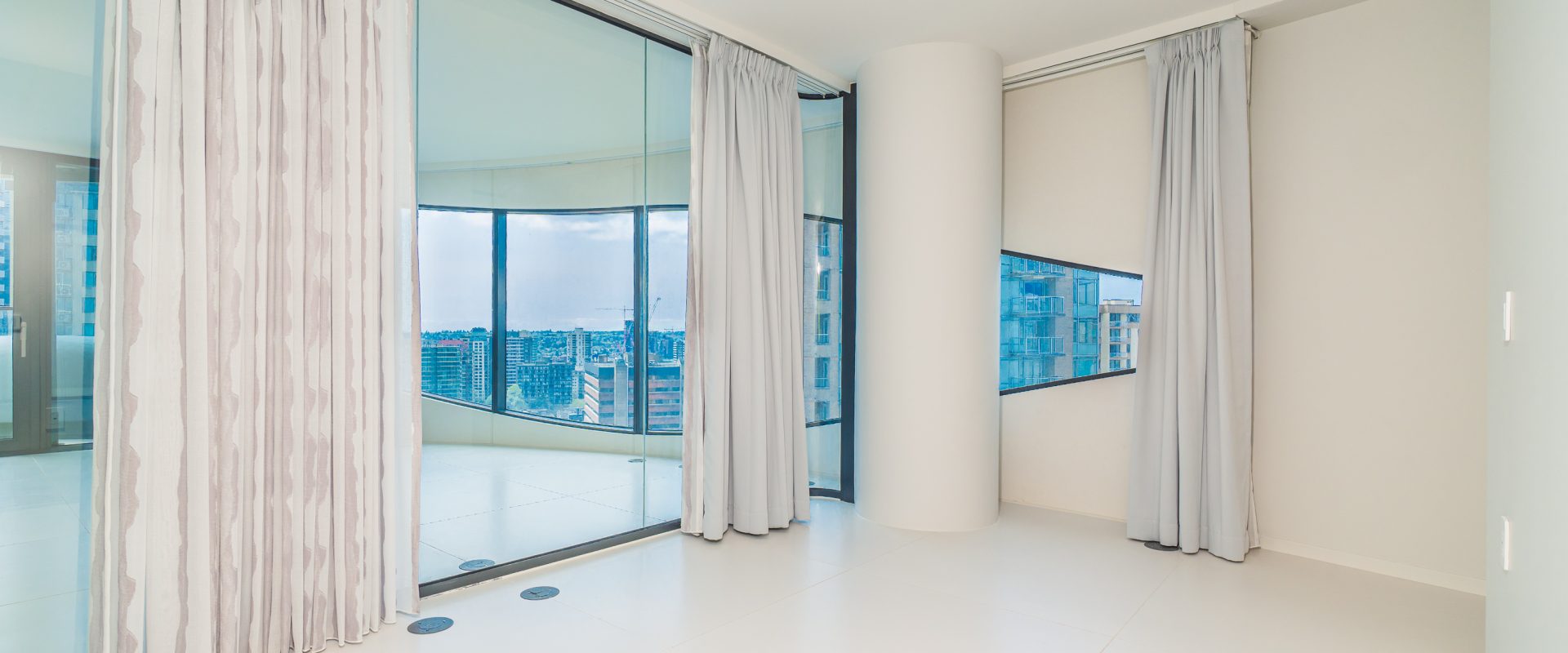 A Landmark of Luxury in Downtown Vancouver Brand New 2br/2ba For Rent!