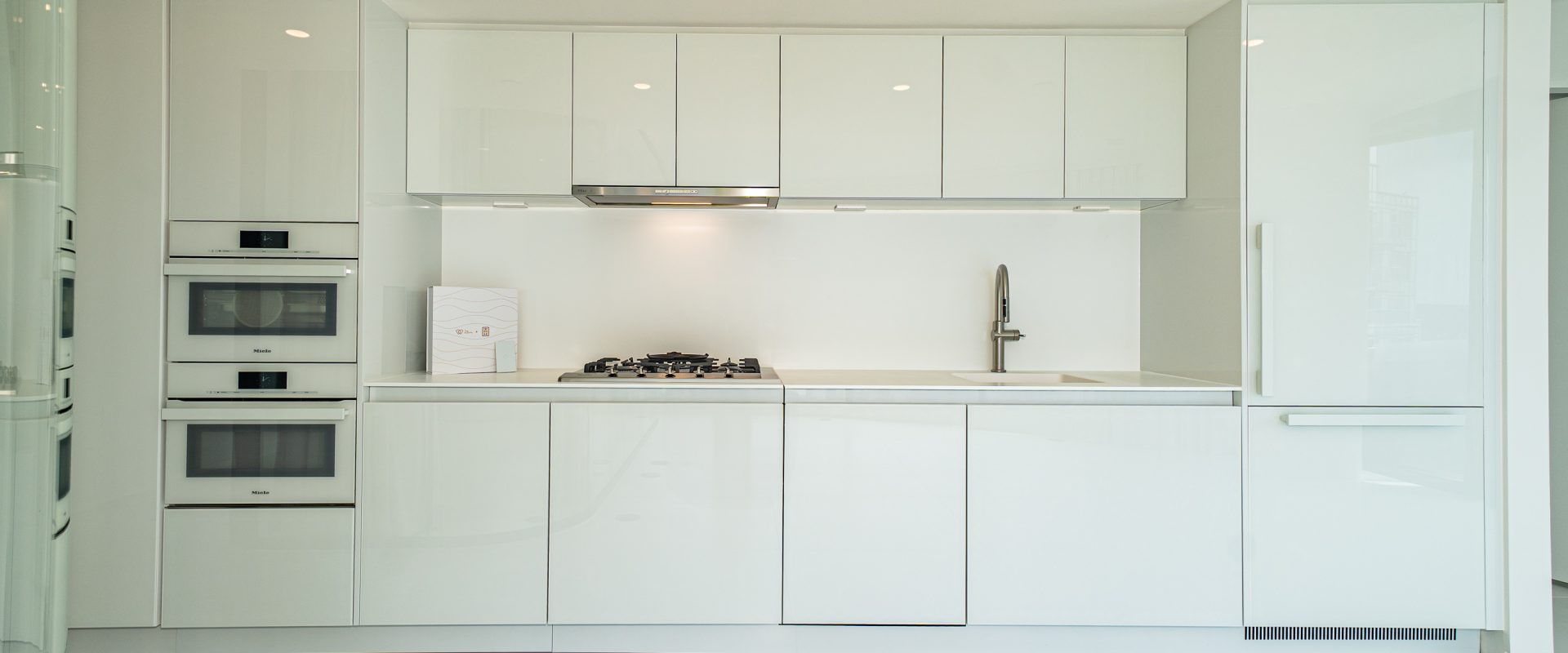 A Landmark of Luxury in Downtown Vancouver Brand New 2br/2ba For Rent!