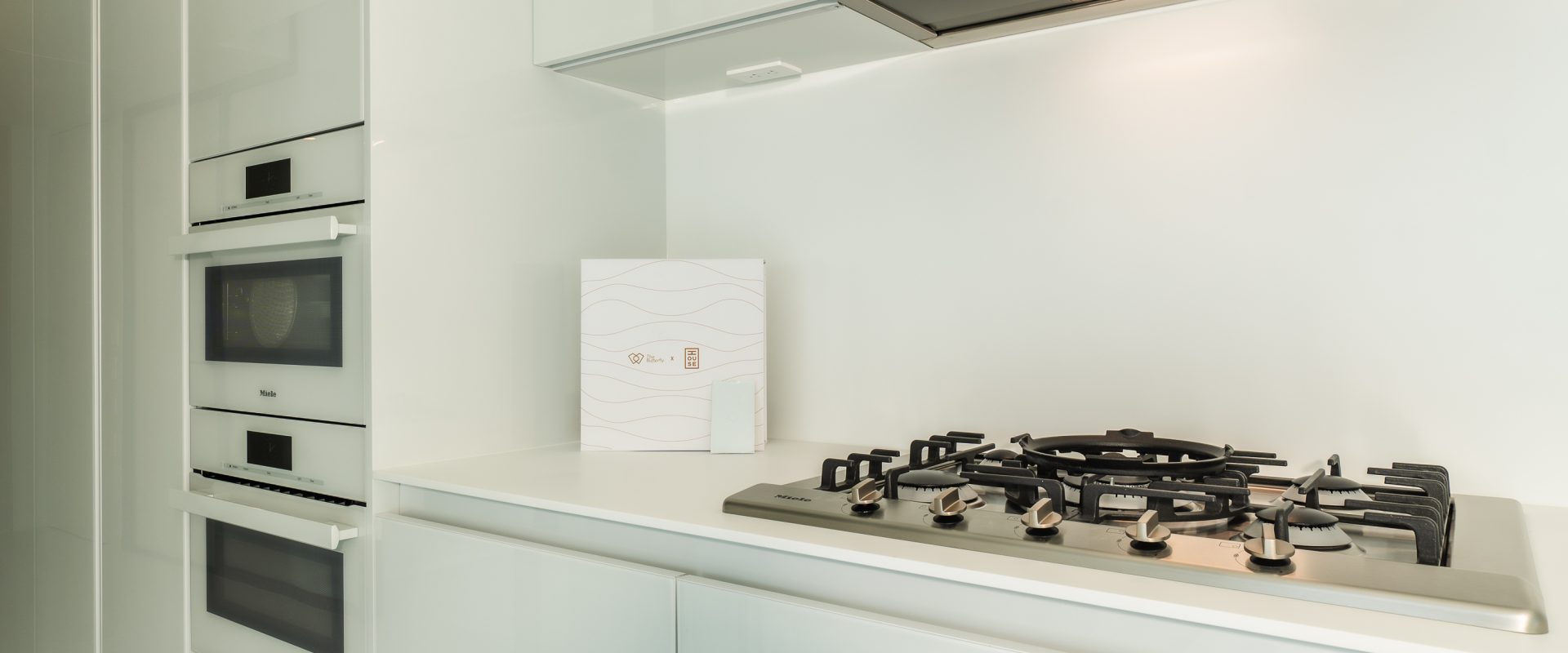 A Landmark of Luxury in Downtown Vancouver Brand New 2br/2ba For Rent!