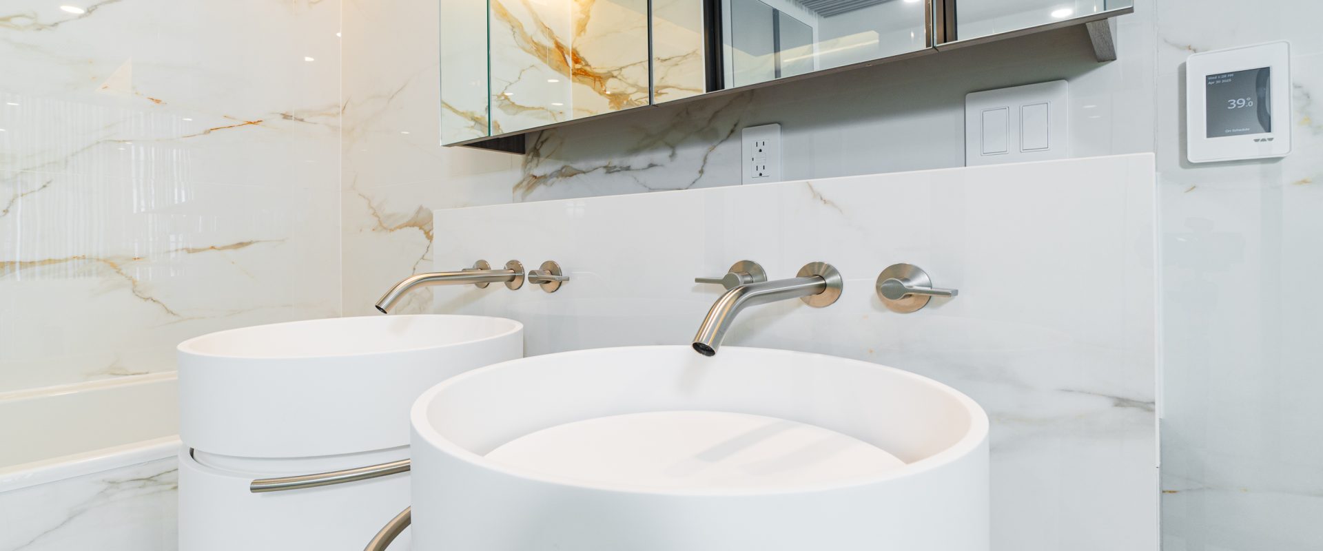 A Landmark of Luxury in Downtown Vancouver Brand New 2br/2ba For Rent!