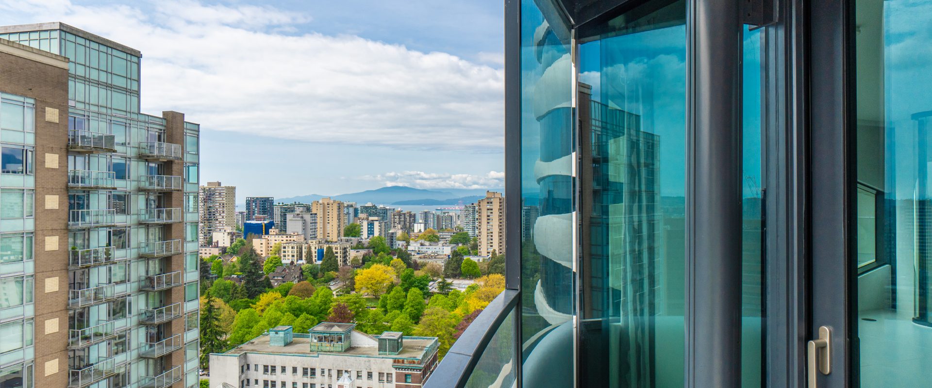 A Landmark of Luxury in Downtown Vancouver Brand New 2br/2ba For Rent!