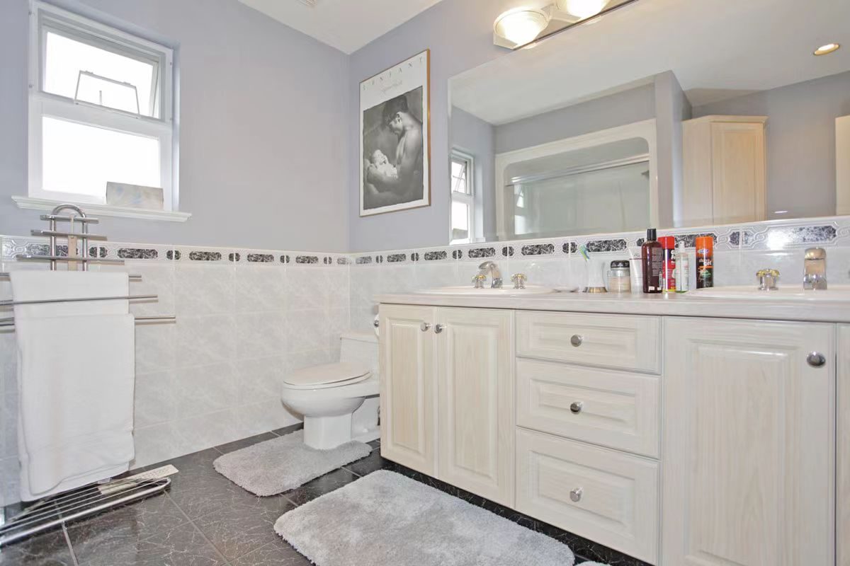 Surrey Fraser Heights 4 Bd/3 Ba Well Maintained House For Rent