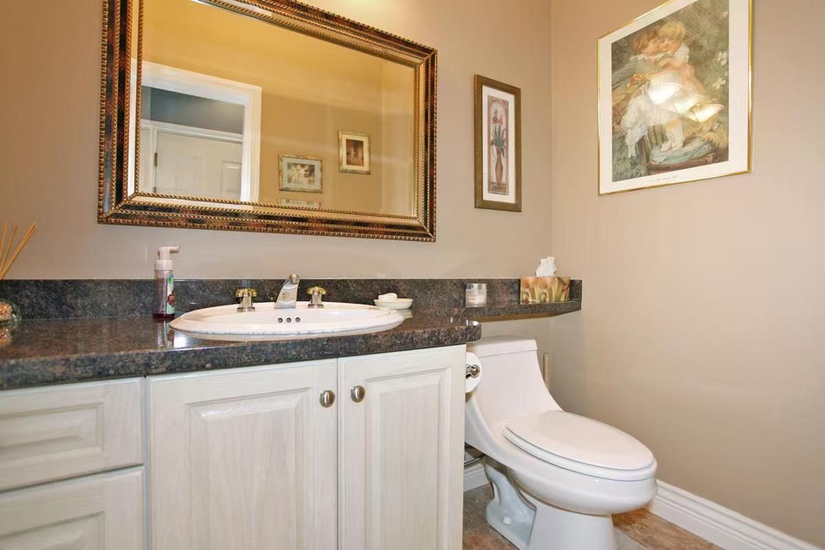 Surrey Fraser Heights 4 Bd/3 Ba Well Maintained House For Rent