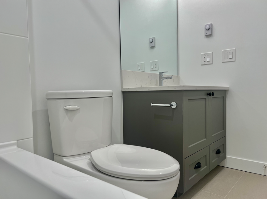 Langley Willoughby 2 Bedroom/2 Bathroom + Den Brand New Luxury Condo