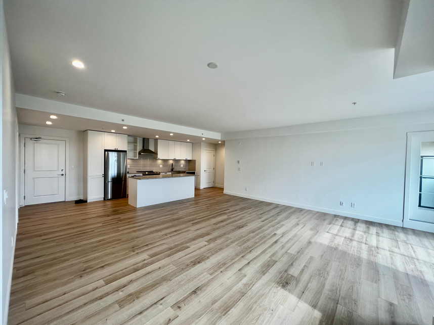 Langley Willoughby 2 Bedroom/2 Bathroom + Den Brand New Luxury Condo