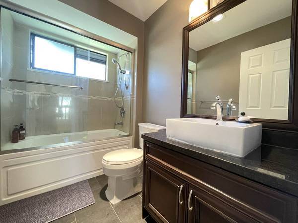 West Vancouver Ambleside House 4 Bed/ 4 Bath for Rent