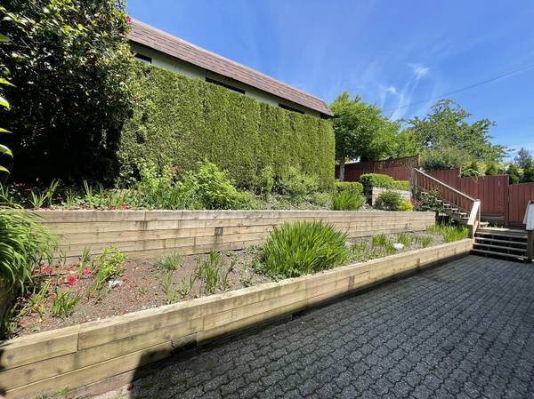 West Vancouver Ambleside House 4 Bed/ 4 Bath for Rent