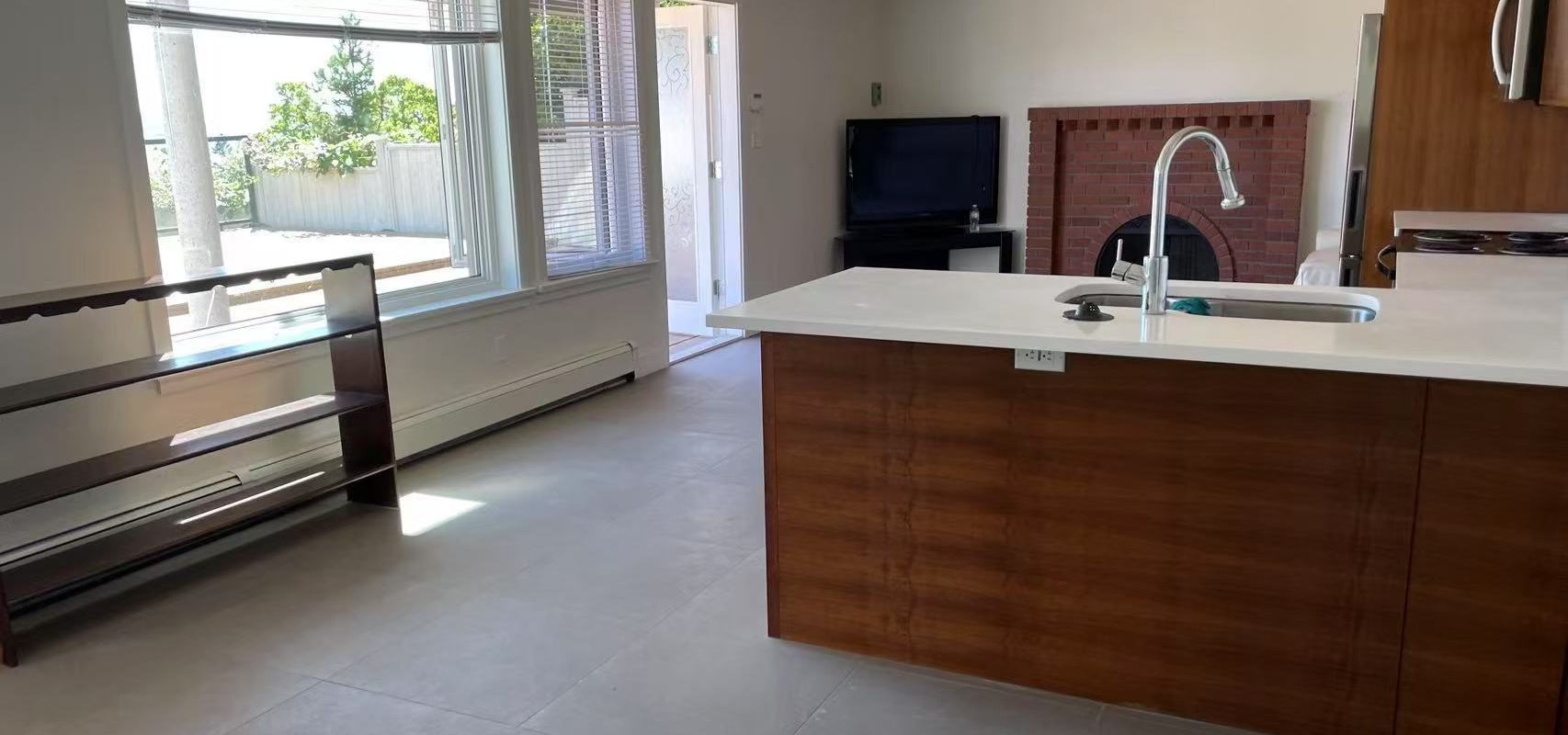 Elegant Home in Dundarave For Rent – Great Schools Nearby!!