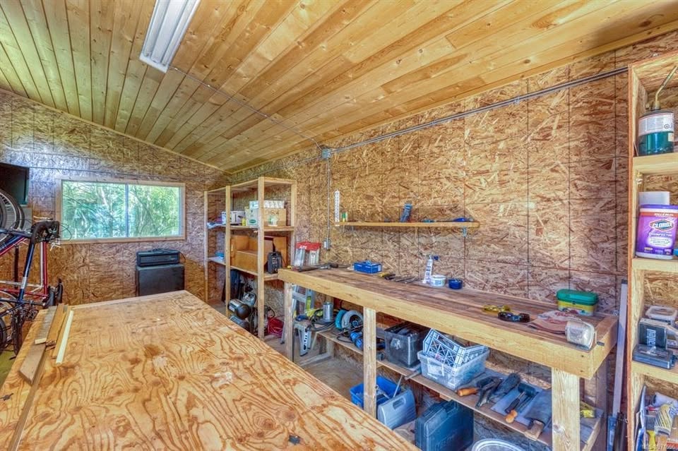 Lantzville 3 Beds 2 Baths House For Rent