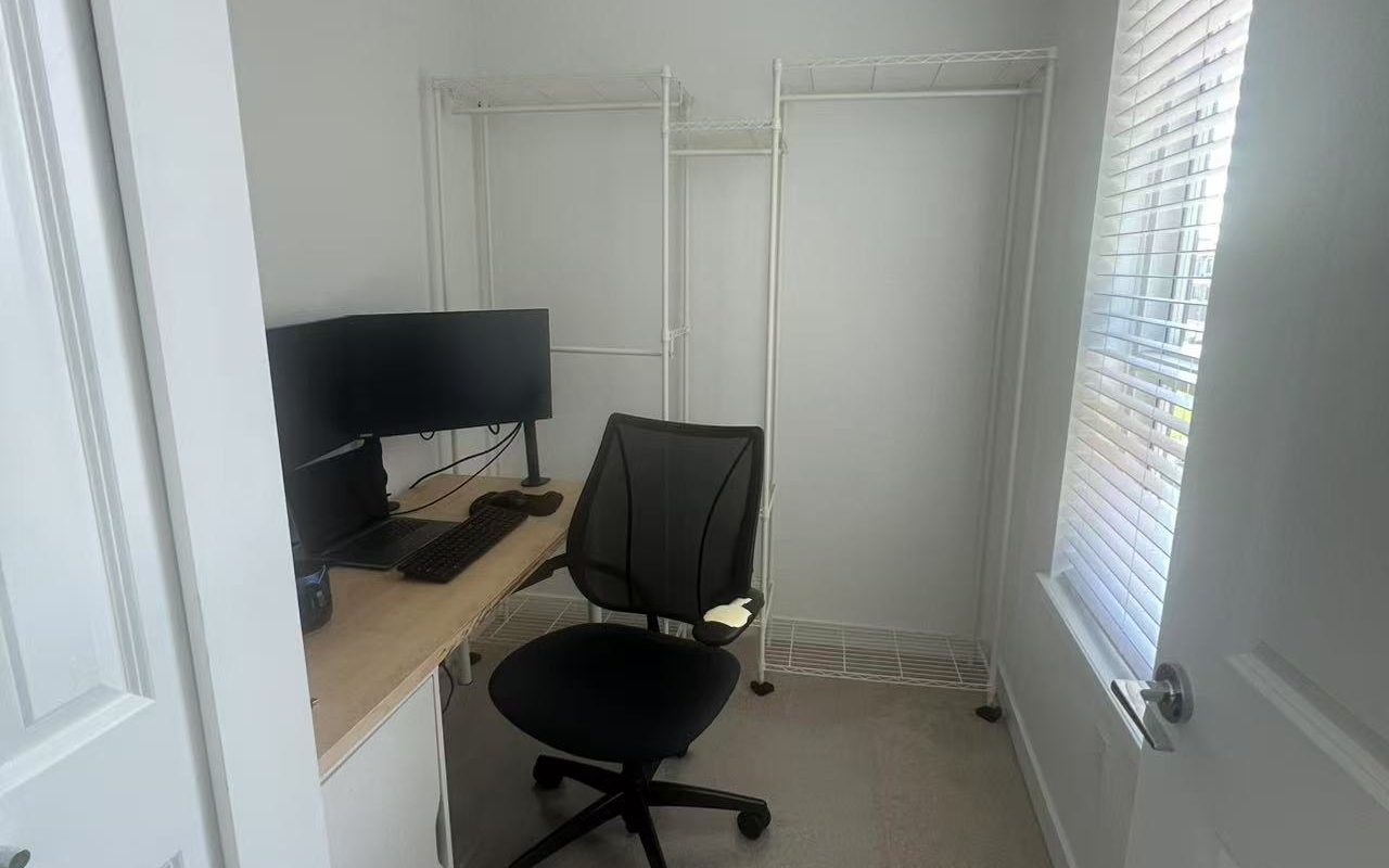 Modern Surrey 2-Bedroom Condo in Fleetwood Village with Great Location