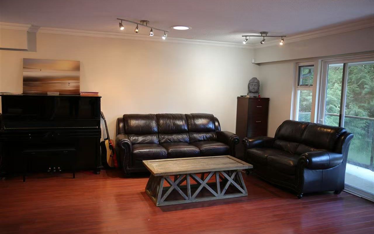 Whytecliff park Upper level single family home for rent