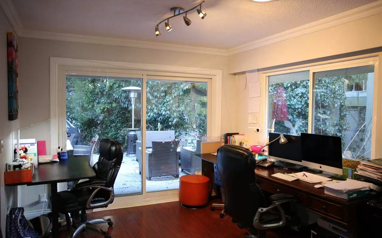Whytecliff park Upper level single family home for rent