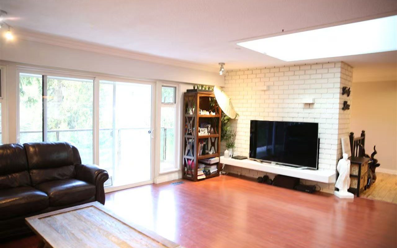 Whytecliff park Upper level single family home for rent