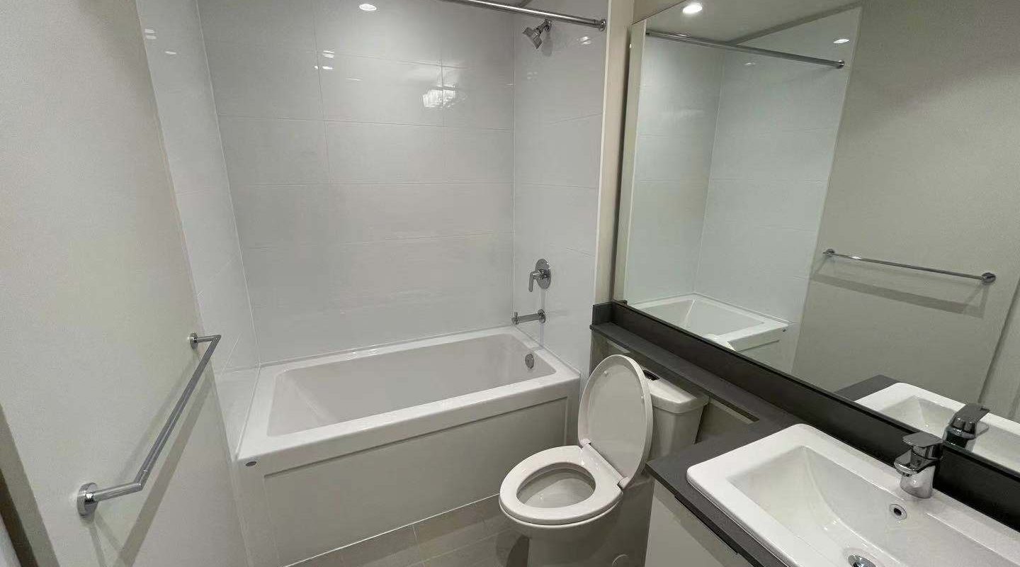 Great location in North Vancouver 2bedroom 2 bathroom for rent!