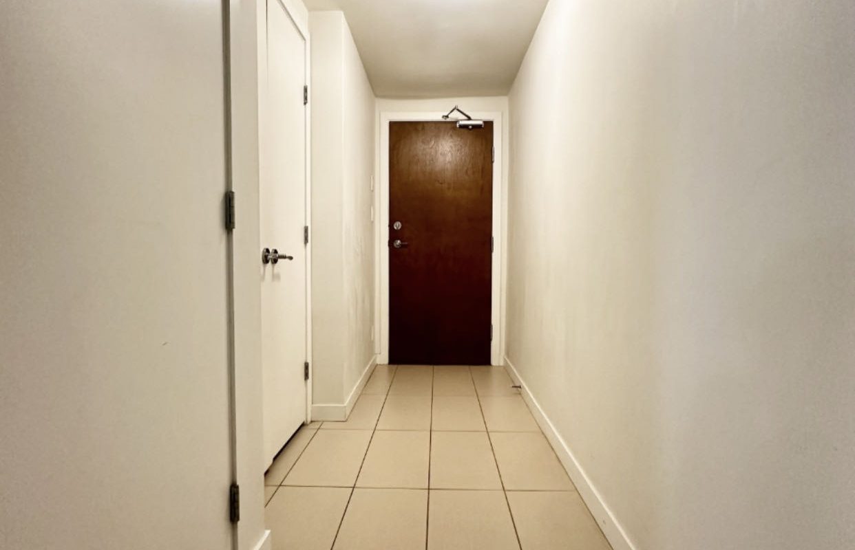 Richmond City Center Spacious 1 Bed/1 Bath+Den Condo For Rent (Richmond)