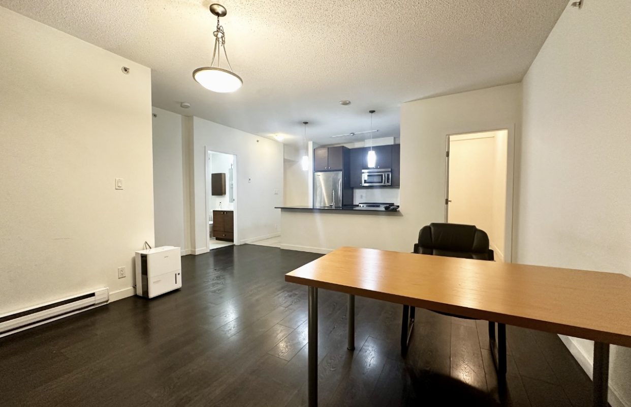 Richmond City Center Spacious 1 Bed/1 Bath+Den Condo For Rent (Richmond)