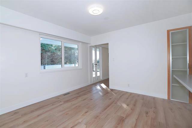 Charming Ocean View in Dundarave/Queens –Prime Location Near Schools